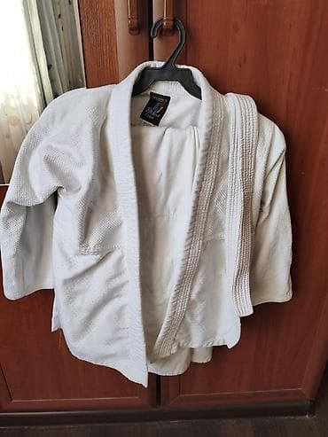 Кимоно самбовка для дзюдо/дзю-джитсу (ростовка 130 см). Покупал за at lalafo.kg Кимоно самбовка для дзюдо/дзю-джитсу (ростовка 130 см). Покупал за