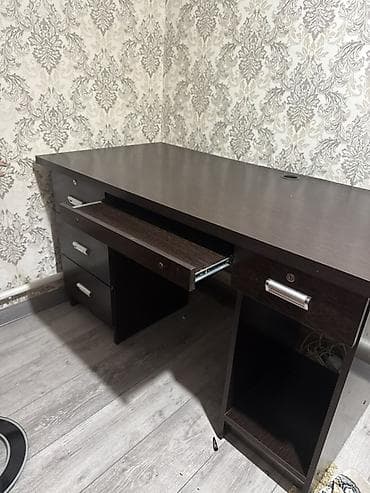 Компьютерный стол, С полками at lalafo.kg Компьютерный стол, С полками