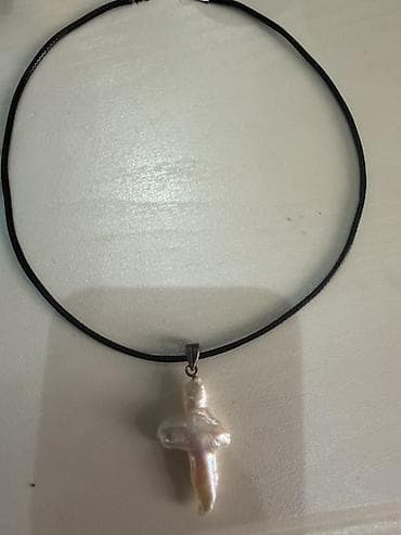 Кулон, Жемчуг, Унисекс, Форма: Крестик at lalafo.kg Кулон, Жемчуг, Унисекс, Форма: Крестик