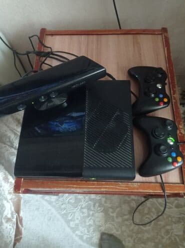 Игровая приставка Xbox 360 (Slim) с Kinect и двумя беспроводными at lalafo.kg Игровая приставка Xbox 360 (Slim) с Kinect и двумя беспроводными