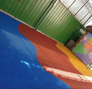 Покрытие из бесшовной резиновой крошки для детских и спортивных at lalafo.kg Покрытие из бесшовной резиновой крошки для детских и спортивных