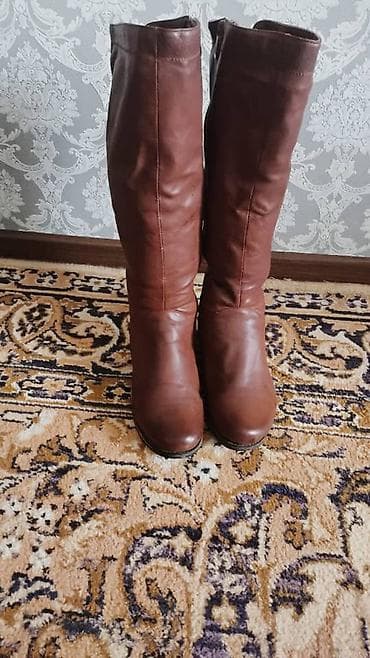 Женские сапоги до колена, классический фасон. - Цвет: коричневый. - at lalafo.kg Женские сапоги до колена, классический фасон. - Цвет: коричневый. -