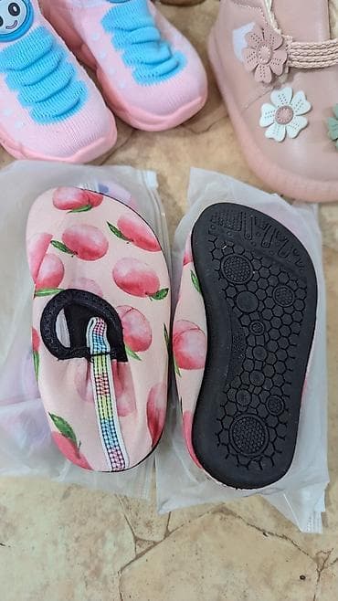 Аквашузы для пляжа, садика, бассейна, дома, на 13-14 см по стопе 100 at lalafo.kg Аквашузы для пляжа, садика, бассейна, дома, на 13-14 см по стопе 100