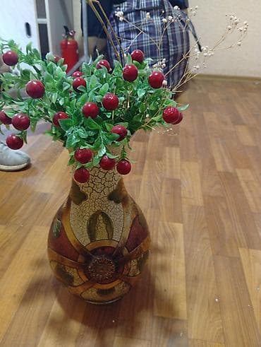 Декоративная ваза с искусственной композицией - Материал вазы at lalafo.kg Декоративная ваза с искусственной композицией - Материал вазы