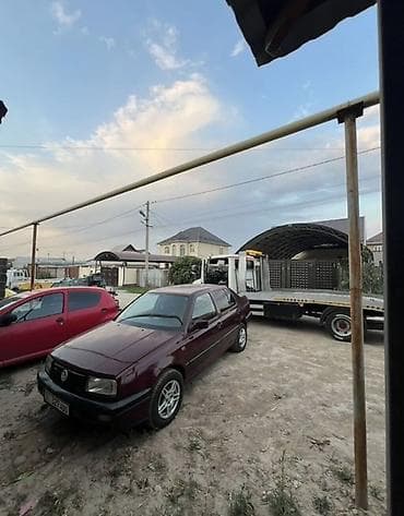 Volkswagen Vento: 1993 г., 1.8 л, Механика, Бензин, Седан at lalafo.kg Volkswagen Vento: 1993 г., 1.8 л, Механика, Бензин, Седан