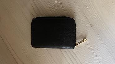 Компактный черный кошелек с молнией - Материал: фактурная экокожа at lalafo.kg Компактный черный кошелек с молнией - Материал: фактурная экокожа