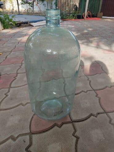 Стеклянные бутыли и алюминиевая посуда Состав: - Стеклянная бутыль at lalafo.kg Стеклянные бутыли и алюминиевая посуда Состав: - Стеклянная бутыль