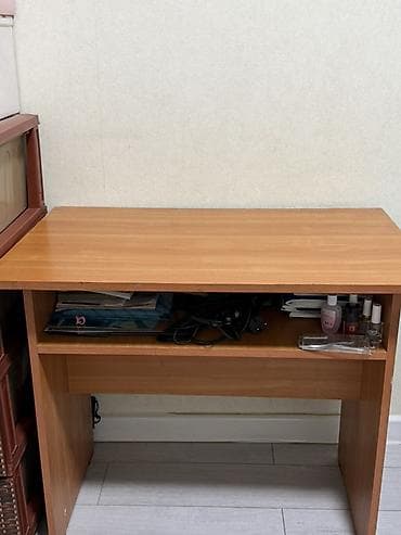 Бычуучу столдор: Компьютердик үстөлү, Текчелери бар lalafo.kg да — 2 Бычуучу столдор: Компьютердик үстөлү, Текчелери бар — 2