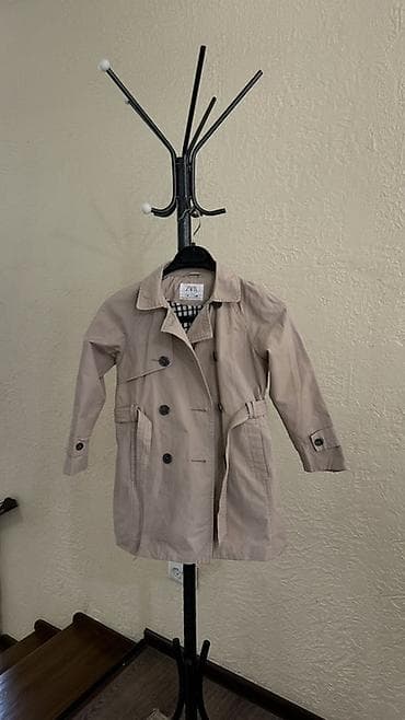 Детский тренч ZARA Kids - Классический двубортный крой - Цвет at lalafo.kg Детский тренч ZARA Kids - Классический двубортный крой - Цвет
