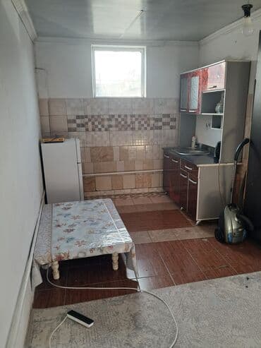 Однокомнатное помещение с коммуникациями - Просторная комната с at lalafo.kg Однокомнатное помещение с коммуникациями - Просторная комната с