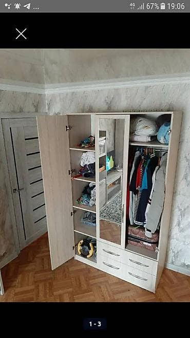 Шкаф-купе распашной трехсекционный из светлого ЛДСП. Особенности и at lalafo.kg Шкаф-купе распашной трехсекционный из светлого ЛДСП. Особенности и