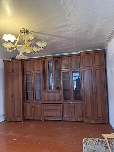 Секция-стенка для гостиной из ЛДСП под дерево (теплый орех). Модульная at lalafo.kg Секция-стенка для гостиной из ЛДСП под дерево (теплый орех). Модульная