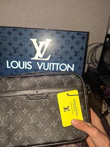 Классическая сумка, Louis Vuitton, Материал: Комбинированный материал, Застежка на молнии, Унисекс, Новый at lalafo.kg Классическая сумка, Louis Vuitton, Материал: Комбинированный материал, Застежка на молнии, Унисекс, Новый