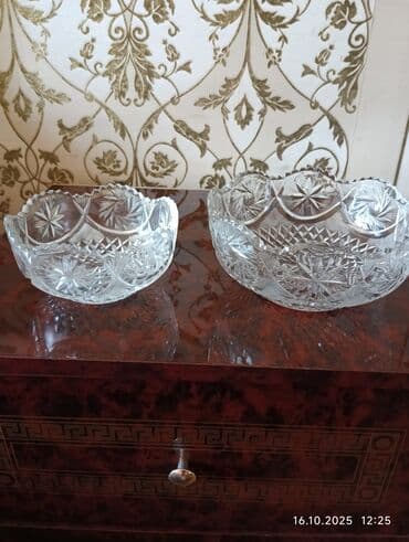 Г. Ош ))) Продаются две хрустальные вазы в отличном состоянии,одна at lalafo.kg Г. Ош ))) Продаются две хрустальные вазы в отличном состоянии,одна