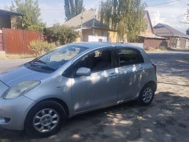 Toyota Vitz: 2005 г., 1.3 л, Вариатор, Бензин, Хэтчбэк at lalafo.kg Toyota Vitz: 2005 г., 1.3 л, Вариатор, Бензин, Хэтчбэк