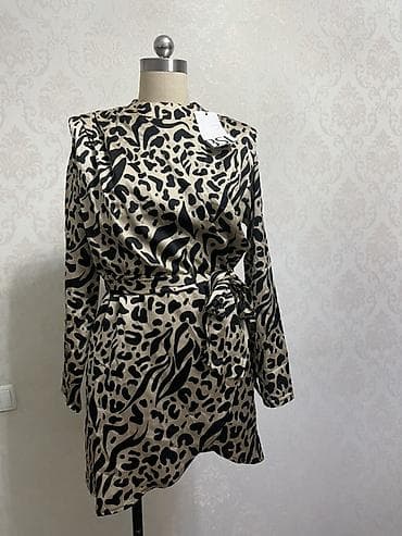 Платье-мини с анималистичным принтом - Фасон: приталенное платье-мини at lalafo.kg Платье-мини с анималистичным принтом - Фасон: приталенное платье-мини