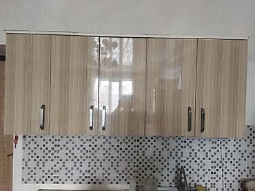 Кухонный гарнитур в современном стиле, цвет — бежевый с вертикальной at lalafo.kg Кухонный гарнитур в современном стиле, цвет — бежевый с вертикальной