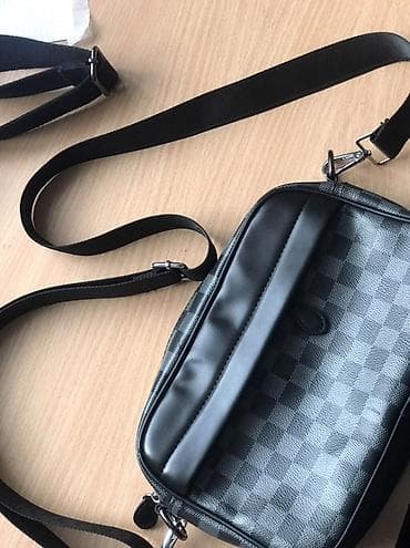 Классикалык сумкалар: Мужская сумка через плечо в стиле Louis Vuitton, темно‑серая/черная с lalafo.kg да — 2 Классикалык сумкалар: Мужская сумка через плечо в стиле Louis Vuitton, темно‑серая/черная с — 2