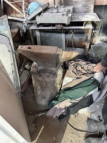 Кузнечный наковальня с рогом и квадратным крепёжным отверстием ( at lalafo.kg Кузнечный наковальня с рогом и квадратным крепёжным отверстием (