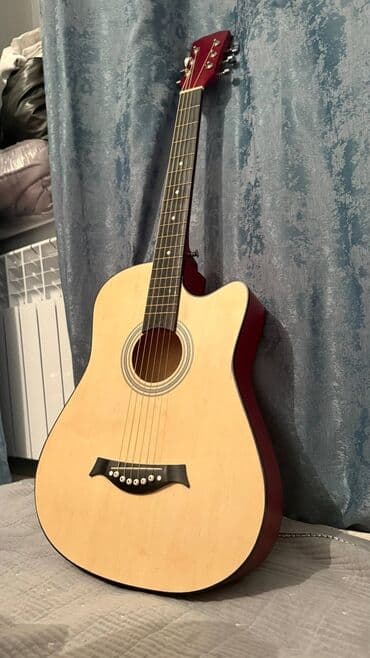 Акустическая гитара Продаю акустическую гитару в отличном состоянии at lalafo.kg Акустическая гитара Продаю акустическую гитару в отличном состоянии