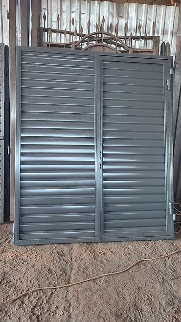 Двустворчатая металлическая дверь-решетка жалюзийного типа. - at lalafo.kg Двустворчатая металлическая дверь-решетка жалюзийного типа. -