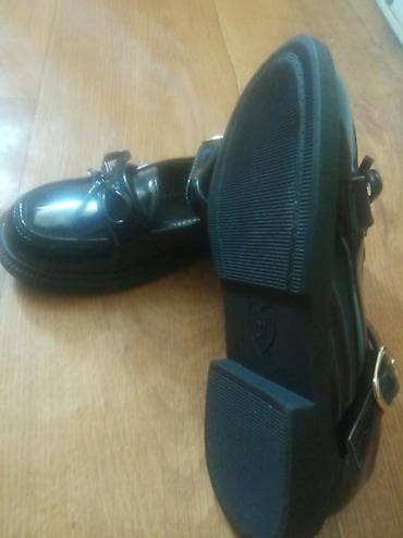 Размер 31. Лакированные лоферы. Абсолютно новые. На 1 класс самое то at lalafo.kg Размер 31. Лакированные лоферы. Абсолютно новые. На 1 класс самое то