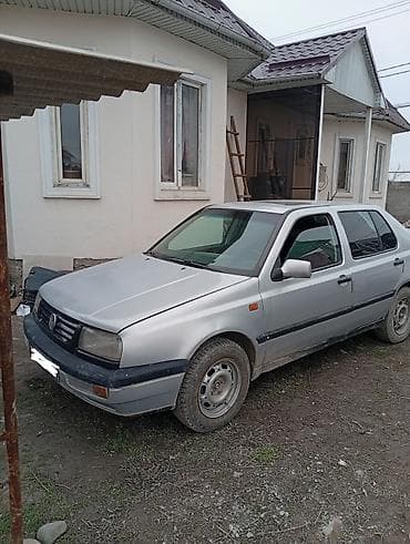 Volkswagen Vento: 1993 г., Механика, Бензин, Седан at lalafo.kg Volkswagen Vento: 1993 г., Механика, Бензин, Седан