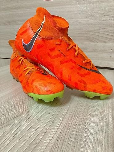 Футбольные бутсы Nike Phantom Luna ярко-оранжевого цвета с высоким at lalafo.kg Футбольные бутсы Nike Phantom Luna ярко-оранжевого цвета с высоким