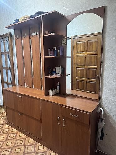 Прихожая/гарнитур для коридора из ЛДСП под древесный оттенок. Состав at lalafo.kg Прихожая/гарнитур для коридора из ЛДСП под древесный оттенок. Состав