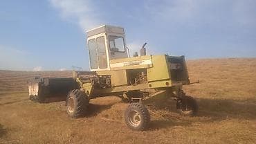 Самоходная валкоукладочная жатка (свекер/виндроуэр) Hesston 880 (серия at lalafo.kg Самоходная валкоукладочная жатка (свекер/виндроуэр) Hesston 880 (серия