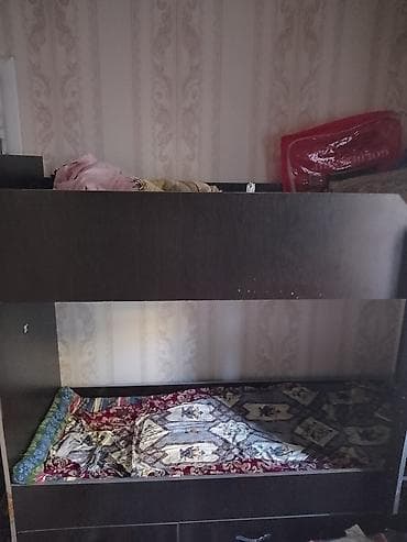 Двухъярусная кровать из темного ЛДСП. - Компоновка: два спальных at lalafo.kg Двухъярусная кровать из темного ЛДСП. - Компоновка: два спальных