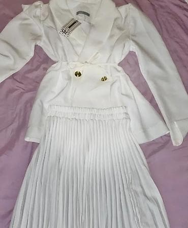 Комплект женской одежды в светлых тонах: 1) Белый костюм: - Жакет с at lalafo.kg Комплект женской одежды в светлых тонах: 1) Белый костюм: - Жакет с