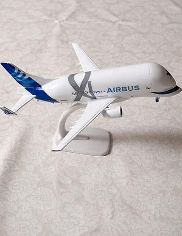 Коллекционные модели самолетов на подставке. Белый самолёт стоит 2100 at lalafo.kg Коллекционные модели самолетов на подставке. Белый самолёт стоит 2100