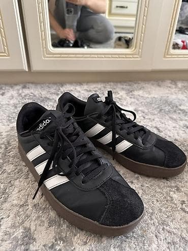 Мужские кроссовки, 40, Adidas, Б/у, цвет - Черный, Самовывоз at lalafo.kg Мужские кроссовки, 40, Adidas, Б/у, цвет - Черный, Самовывоз