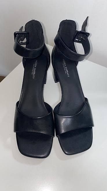 Стильные черные босоножки Moda Barraty Продаю элегантные босоножки на at lalafo.kg Стильные черные босоножки Moda Barraty Продаю элегантные босоножки на