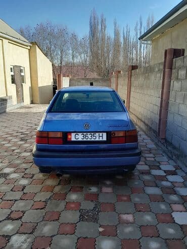 Volkswagen Vento: 1993 г., 2 л, Механика, Бензин at lalafo.kg Volkswagen Vento: 1993 г., 2 л, Механика, Бензин
