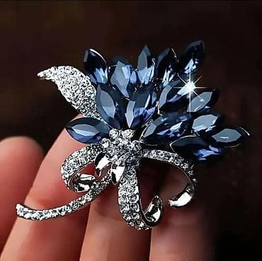 Брошь, Женские, Стразы, Новый at lalafo.kg Брошь, Женские, Стразы, Новый