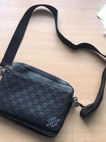 Классикалык сумкалар: Мужская сумка через плечо в стиле Louis Vuitton, темно‑серая/черная с lalafo.kg да — 1 Классикалык сумкалар: Мужская сумка через плечо в стиле Louis Vuitton, темно‑серая/черная с — 1