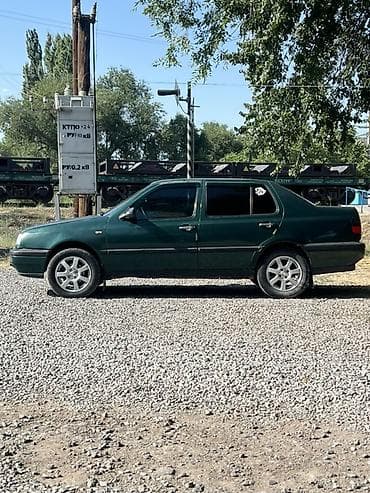 Volkswagen Vento: 1996 г., 1.8 л, Кол менен иштөөчү, Бензин, Седан lalafo.kg да Volkswagen Vento: 1996 г., 1.8 л, Кол менен иштөөчү, Бензин, Седан