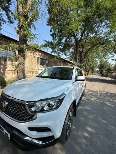Белый кроссовер SsangYong Rexton с пробегом 150,000 км. Автомобиль at lalafo.kg Белый кроссовер SsangYong Rexton с пробегом 150,000 км. Автомобиль