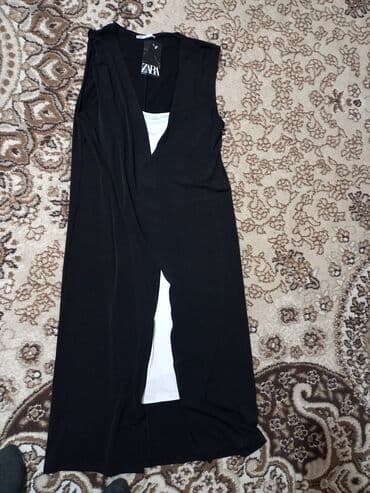 Вечернее платье, Классическое, Средняя модель, Без рукавов, S at lalafo.kg Вечернее платье, Классическое, Средняя модель, Без рукавов, S