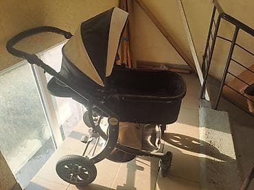 Детская коляска-люлька с капюшоном, выполненная в черном цвете с at lalafo.kg Детская коляска-люлька с капюшоном, выполненная в черном цвете с