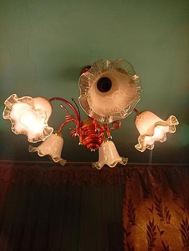 Потолочная люстра с 5 плафонами в классическом стиле. - Материал at lalafo.kg Потолочная люстра с 5 плафонами в классическом стиле. - Материал