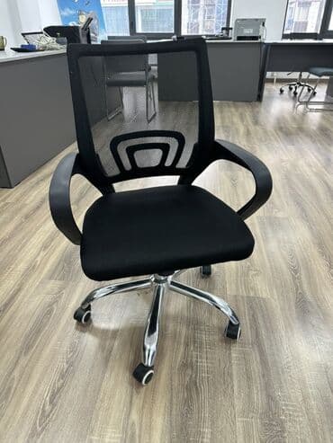 Офисное кресло, С колесиками, цвет - Черный at lalafo.kg Офисное кресло, С колесиками, цвет - Черный