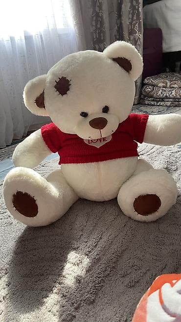 Плюшевый медведь в красном свитере LOVE - Большой мягкий медвежонок at lalafo.kg Плюшевый медведь в красном свитере LOVE - Большой мягкий медвежонок