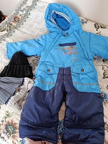 Детский зимний комплект: теплый комбинезон + две вязаные шапки at lalafo.kg Детский зимний комплект: теплый комбинезон + две вязаные шапки