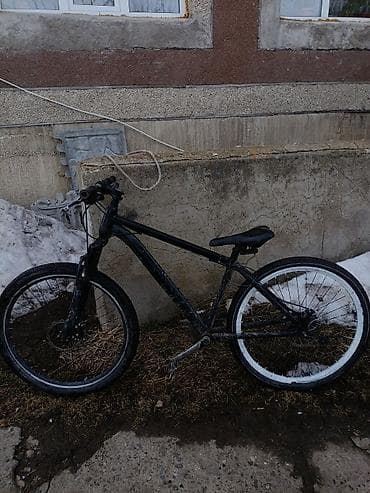 Горный велосипед (хардтейл), матовая черная рама с контрастной at lalafo.kg Горный велосипед (хардтейл), матовая черная рама с контрастной