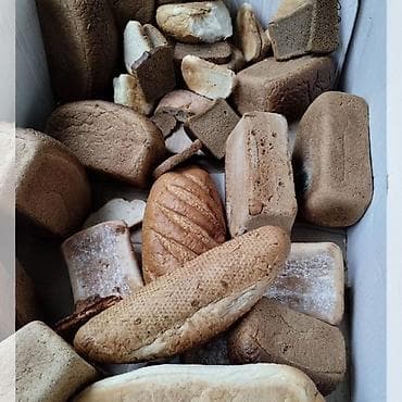 Хлеб для корма скота - Ассортимент: смесь ржаного и пшеничного хлеба at lalafo.kg Хлеб для корма скота - Ассортимент: смесь ржаного и пшеничного хлеба