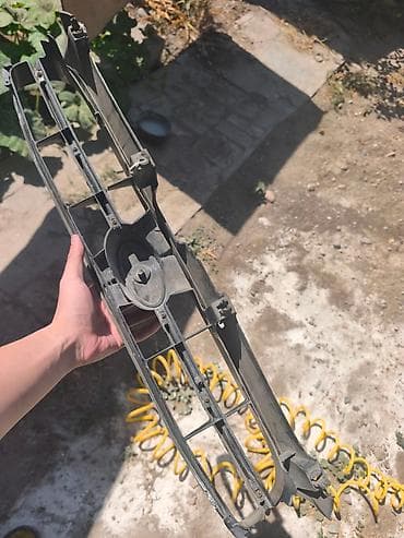 Решетка радиатора Subaru 2003 г., Б/у, Оригинал at lalafo.kg Решетка радиатора Subaru 2003 г., Б/у, Оригинал