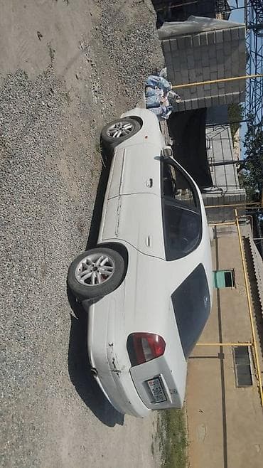 Седан белого цвета. Кузов 4‑дверный, компактного класса. Легкосплавные at lalafo.kg Седан белого цвета. Кузов 4‑дверный, компактного класса. Легкосплавные